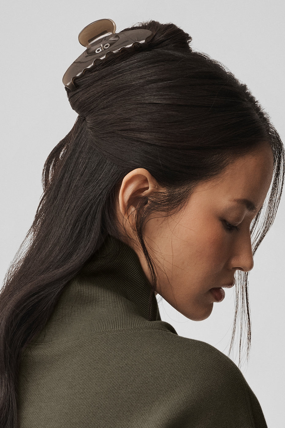 90's Claw Clip - Olive Tree Clear